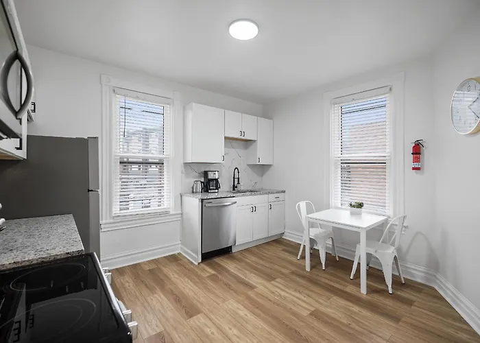 Shadyside, !h Modern And Bright Private Bedroom With Shared Bathroom *